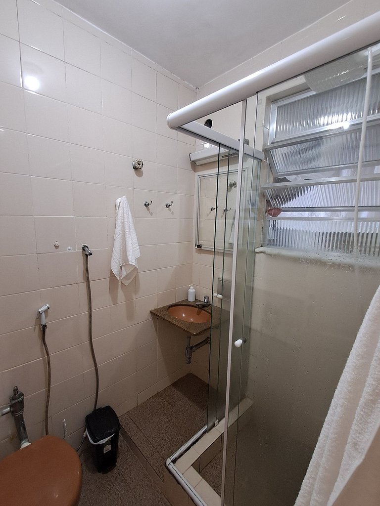 No coração de Ipanema, metrô na porta e praia 400m