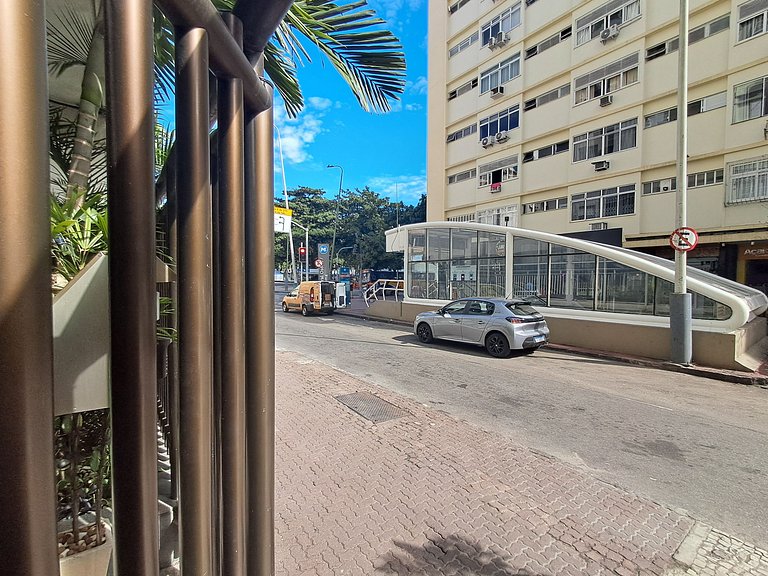 No coração de Ipanema, metrô na porta e praia 400m