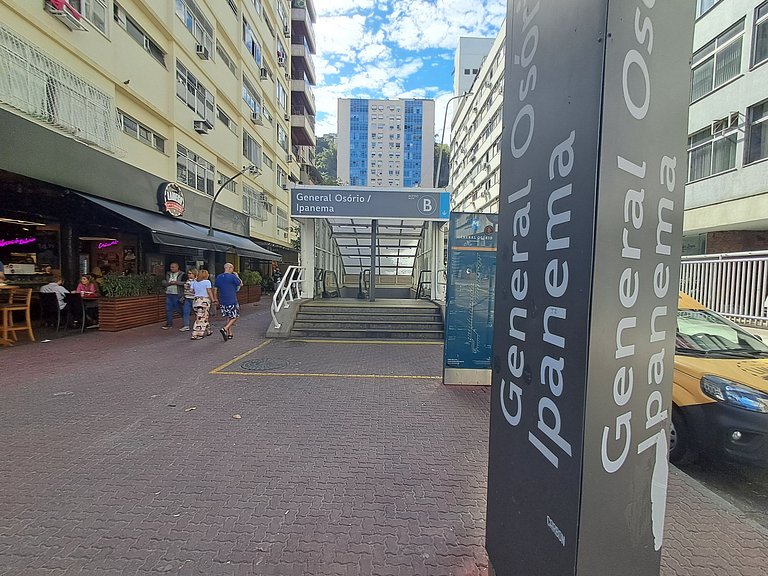 No coração de Ipanema, metrô na porta e praia 400m