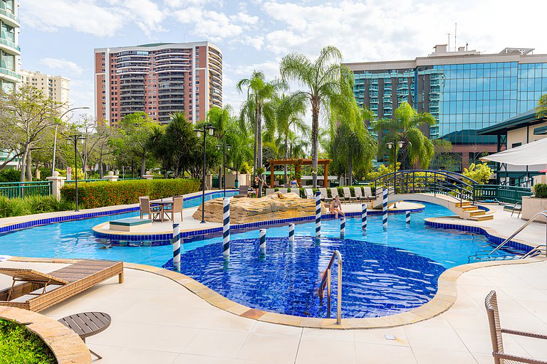 Barra Premium flat c/ serviços e piscina