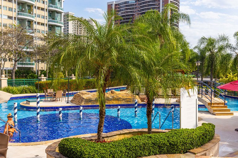 Barra Premium flat c/ serviços e piscina