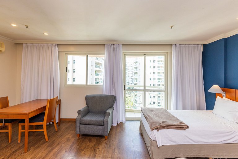 Barra Premium flat c/ serviços e piscina
