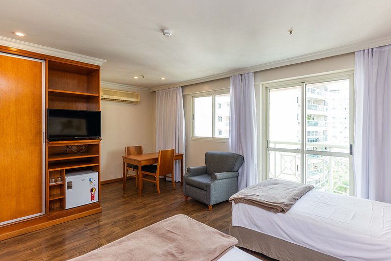 Barra Premium flat c/ serviços e piscina