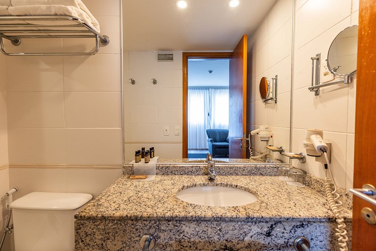 Barra Premium flat c/ serviços e piscina