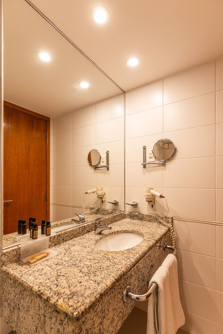 Barra Premium flat c/ serviços e piscina