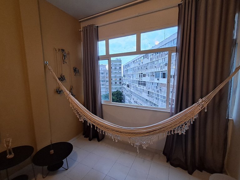 Studio em Copa, quadra da praia e metrô!