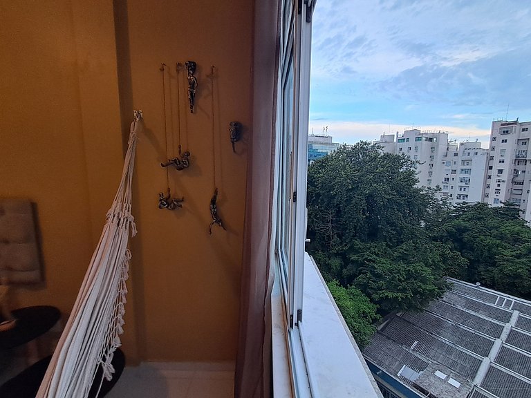 Studio em Copa, quadra da praia e metrô!