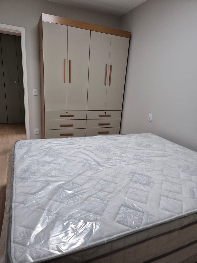 Copa Flat reformado, metrô e vaga a 400m da praia!