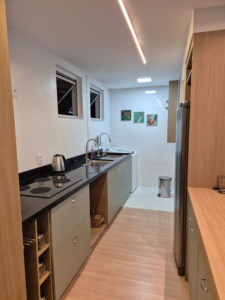 Copa Flat reformado, metrô e vaga a 400m da praia!