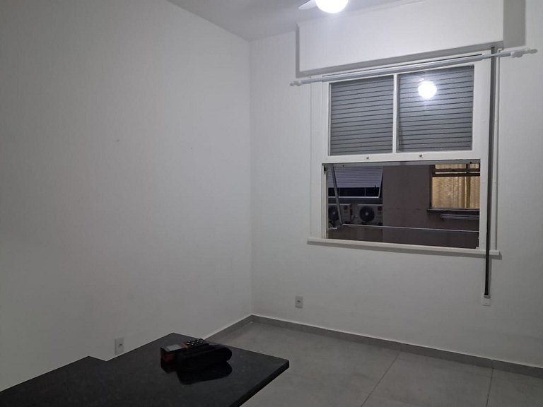 Copa Apto reformado c/ suíte a 200m da praia!