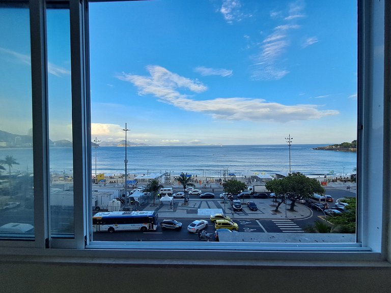 Vista Panorâmica de Copacabana, estúdio reformado!