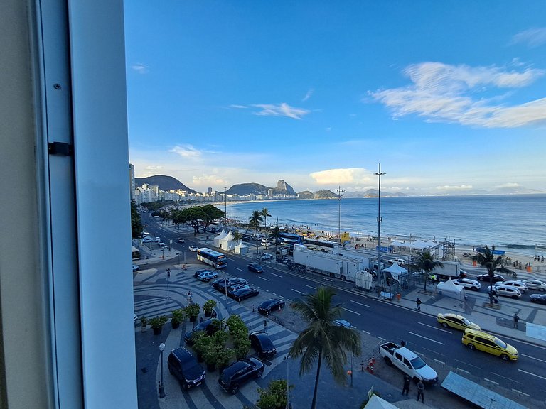 Vista Panorâmica de Copacabana, estúdio reformado!