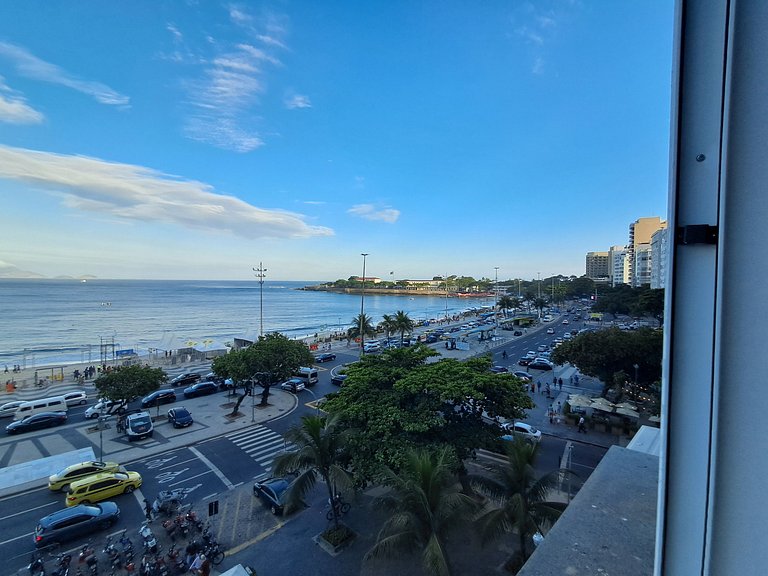 Vista Panorâmica de Copacabana, estúdio reformado!