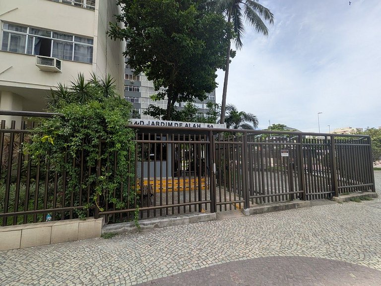 Vista Mar 2qts reformado, metrô e 300m da praia!